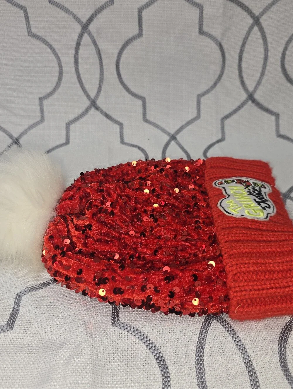 Justice X Grinch Girls Sequin Beanie Red Knit Cap Hat White Fluffy Pom Pom